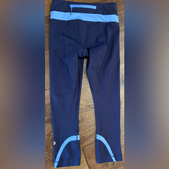 Lululemon women’s Run: Inspire Crop II leggings Sz 2 - Picture 9 of 15